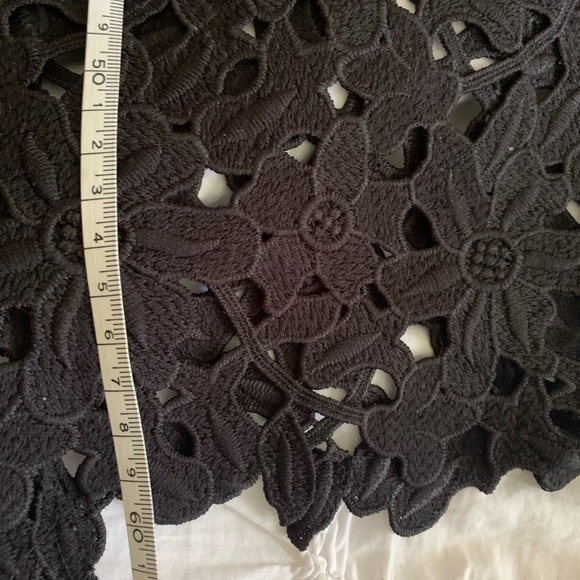 It is a nice black skirt - Picture 3 of 5